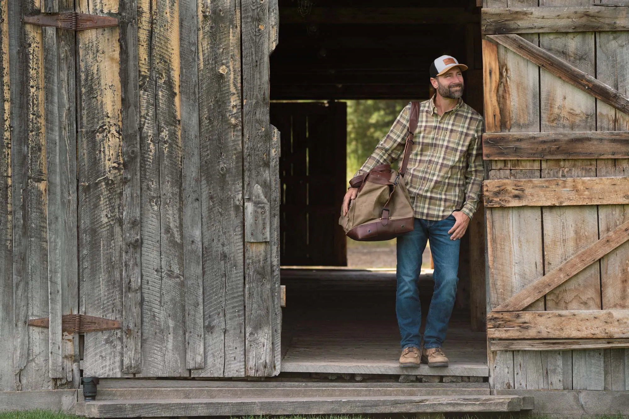 Dakota Waxed Canvas Oversized Weekend Bag | Field Khaki w/ Chestnut Brown Leather