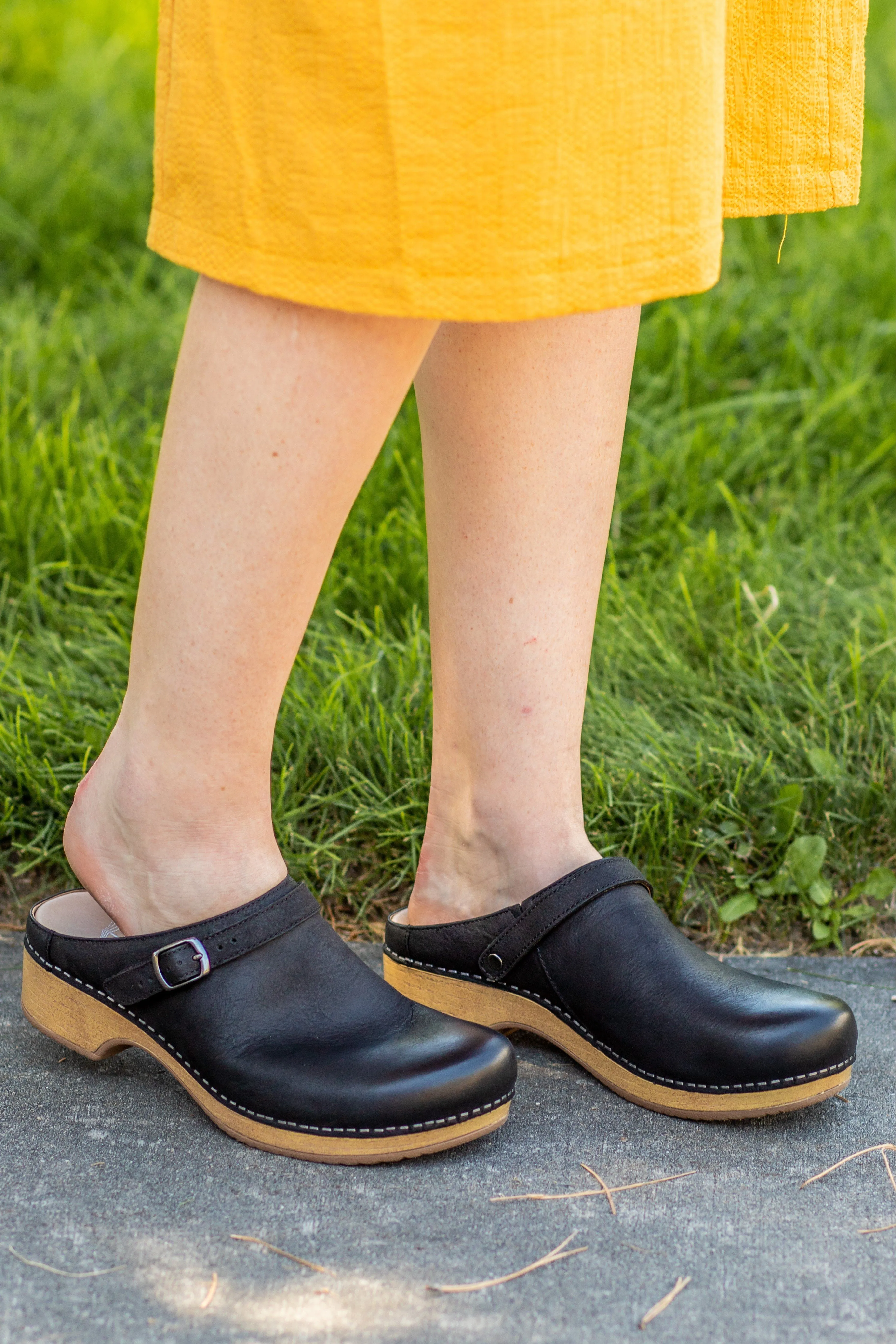 Dansko Berry Burnished Nubuck Black