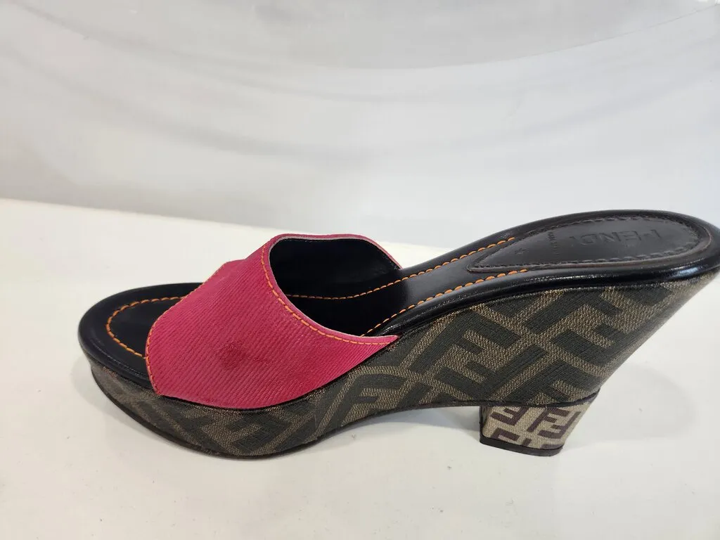 Logo Mule Clogs