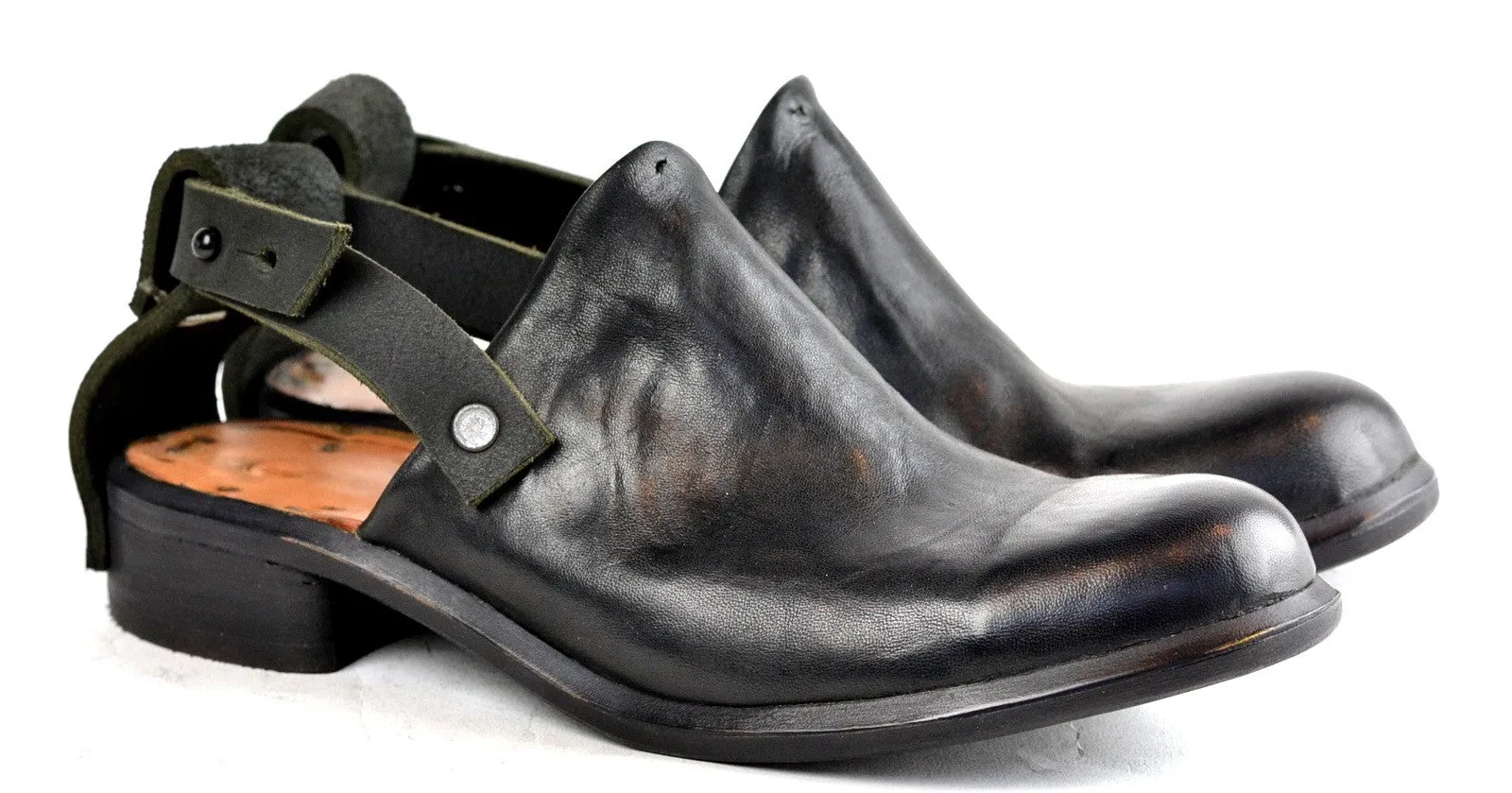 Mule Black  |  Wash Horse