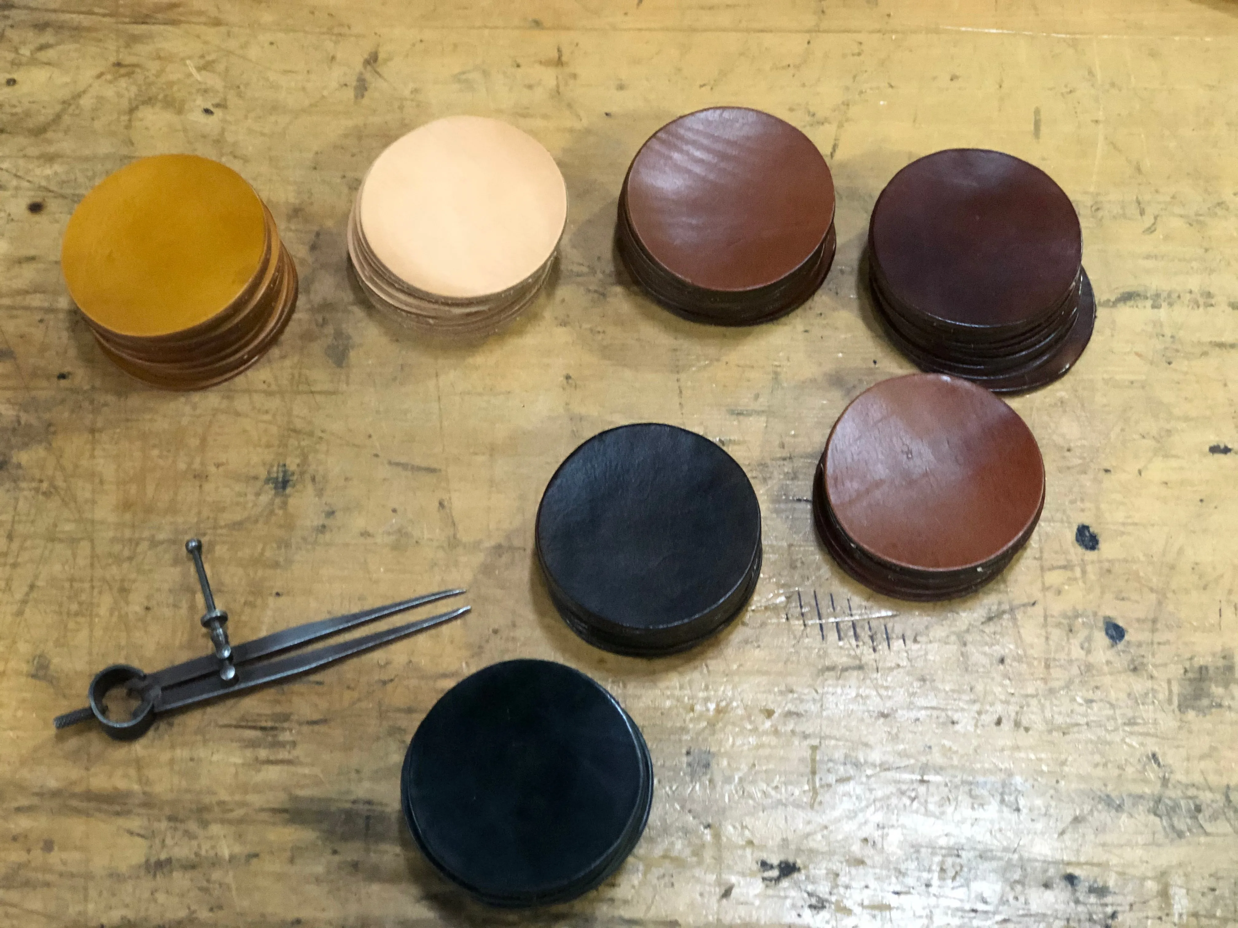 POLO LEATHER SAMPLES THAT CAN BE USED AS COASTERS