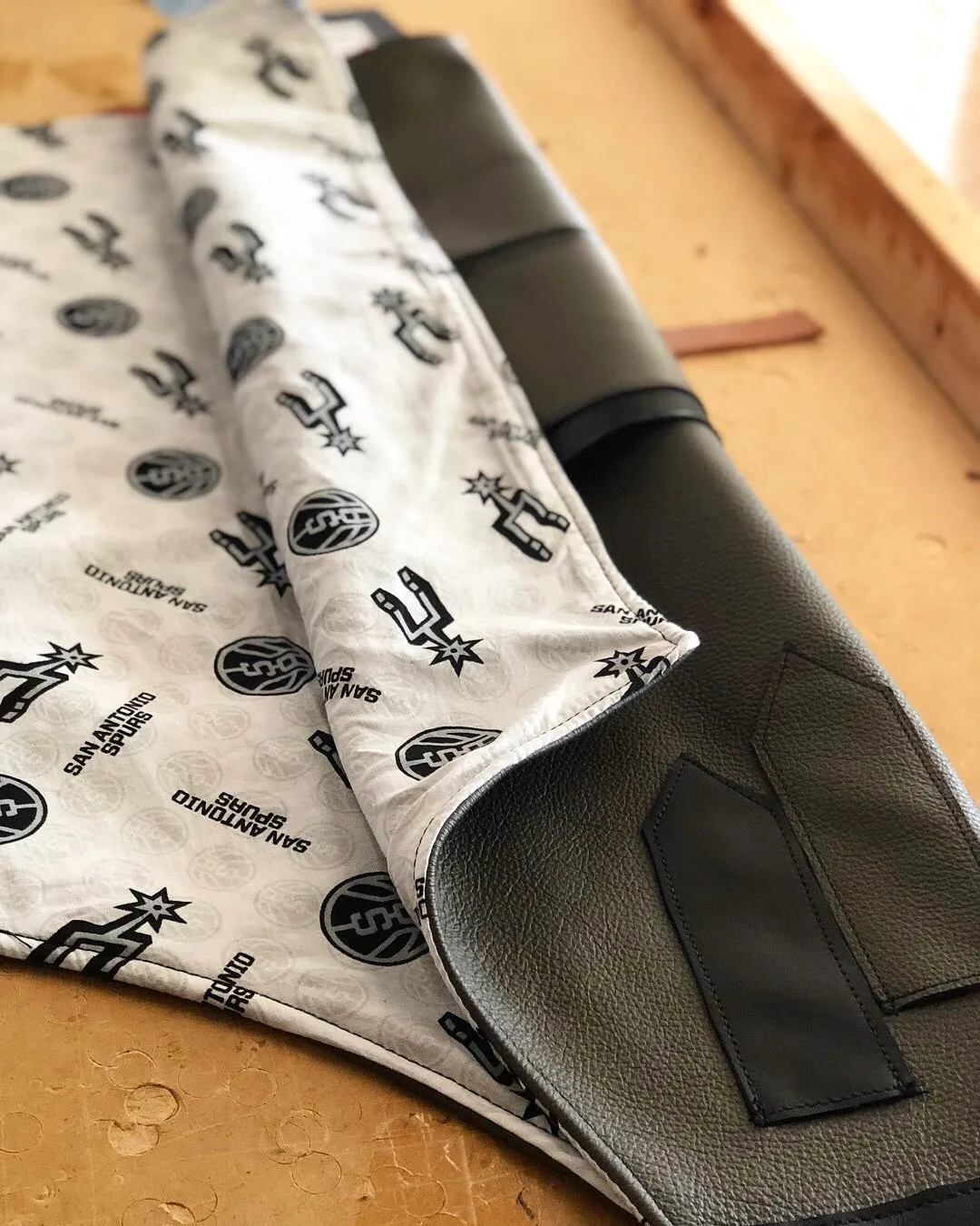 “Spurs Nation” Leather crossback Apron