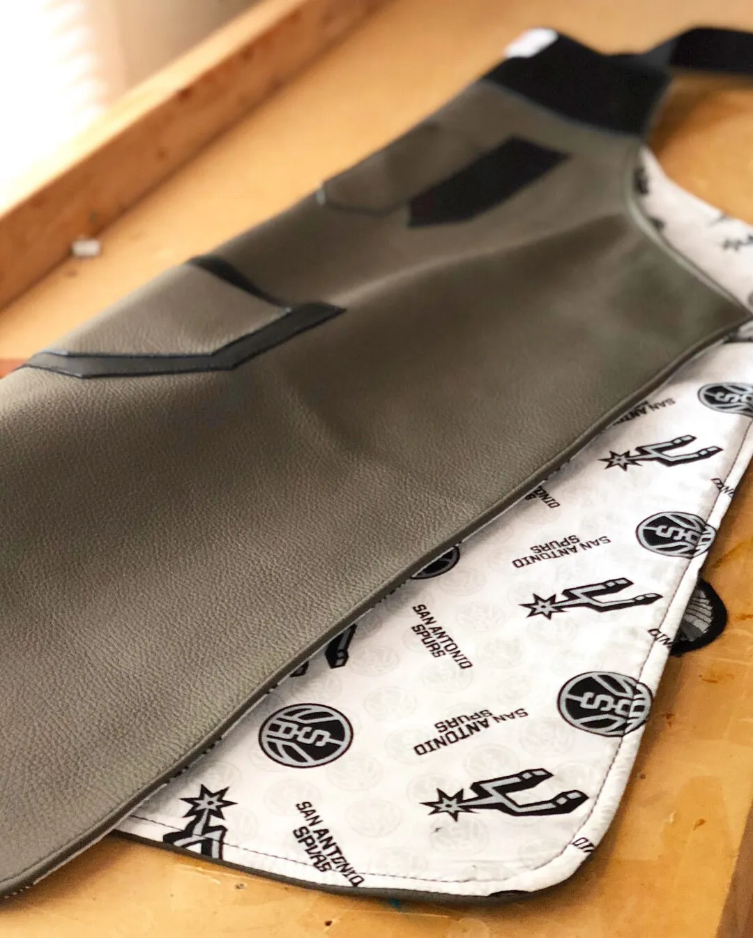 “Spurs Nation” Leather crossback Apron