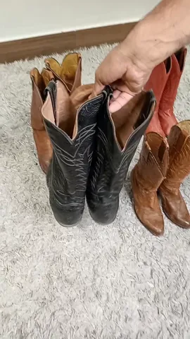 VINTAGE COWBOY BOOTS - 07 PCS