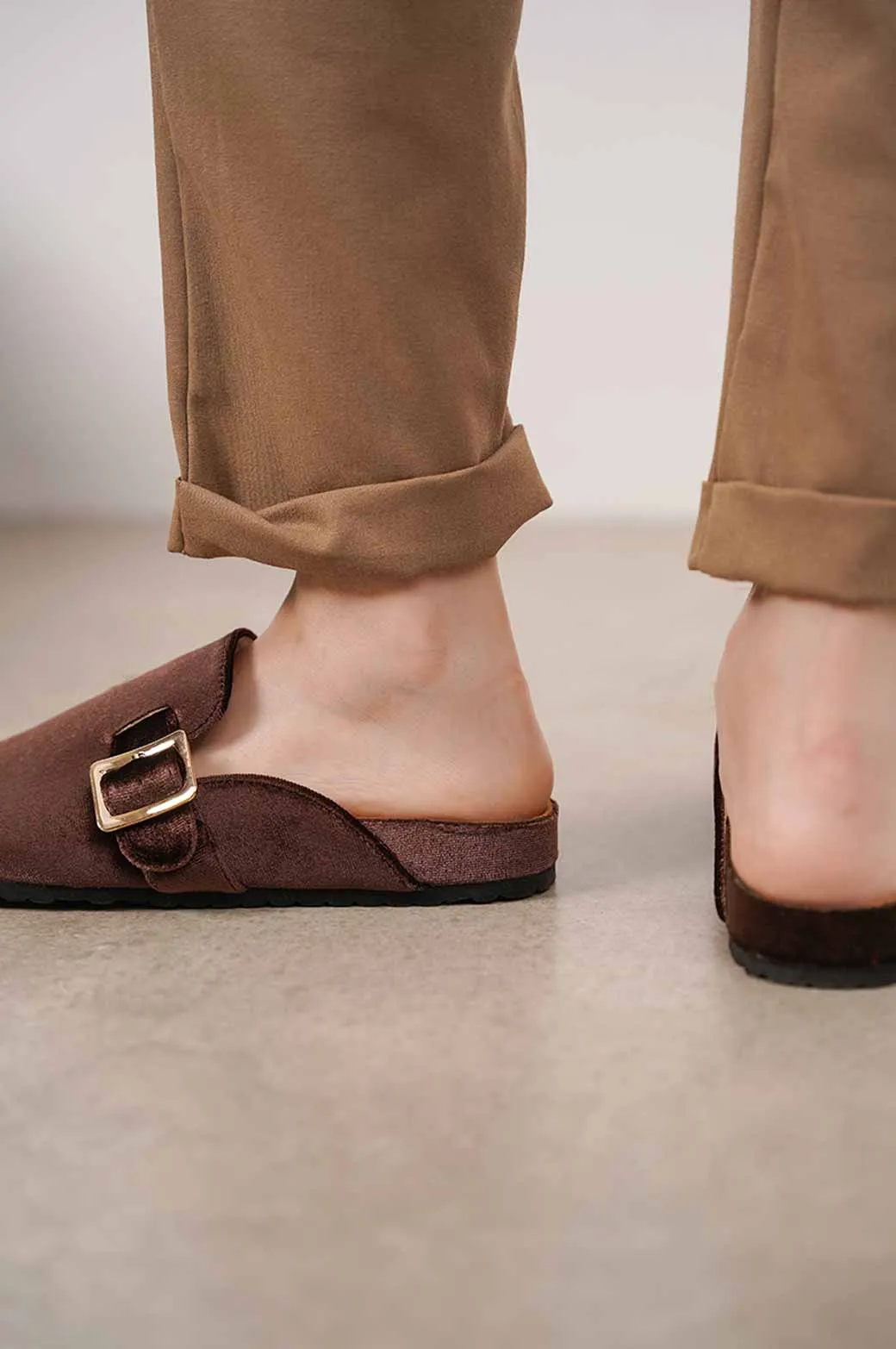 WINTER MULES WITH BUCKLE