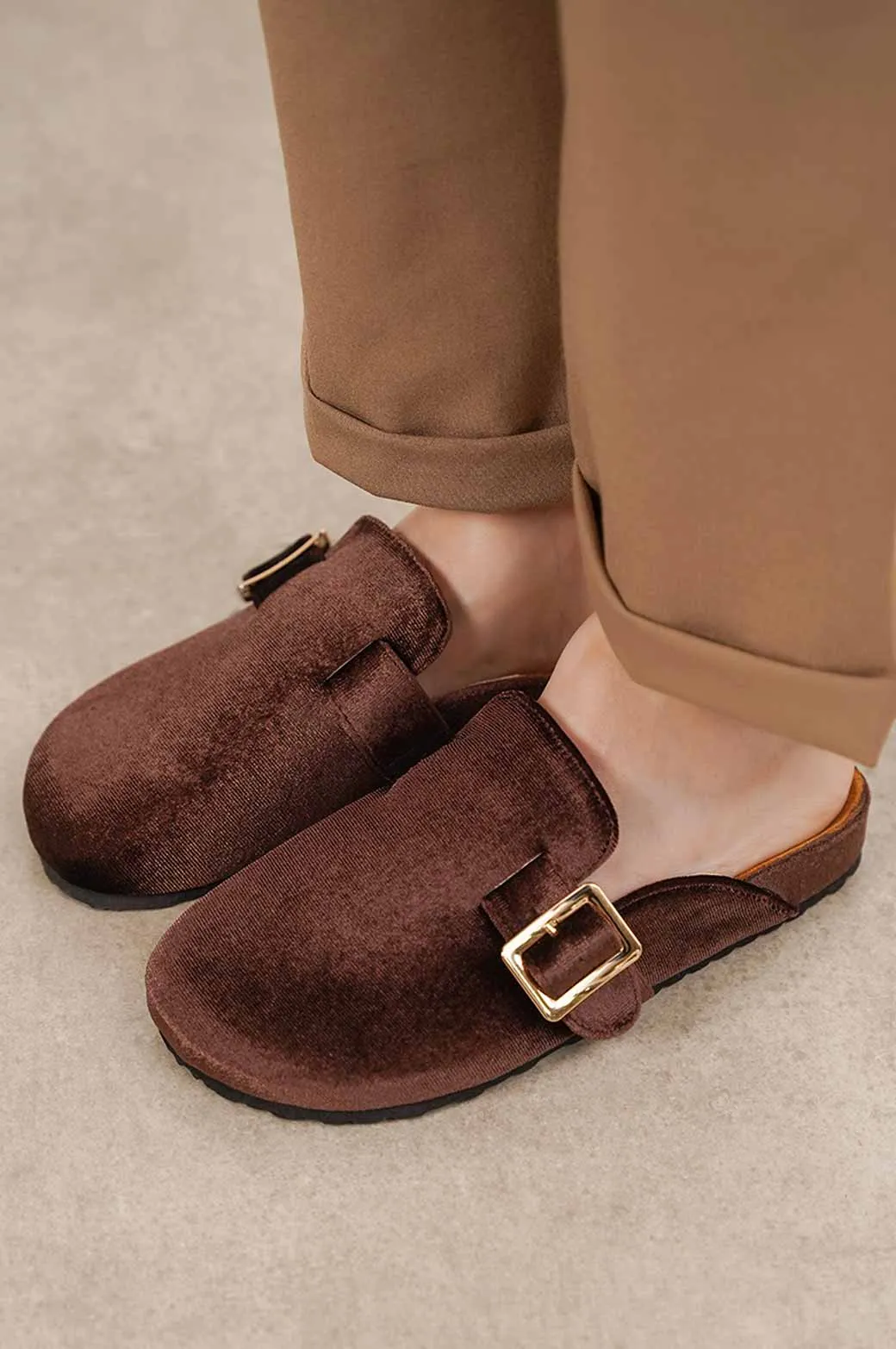 WINTER MULES WITH BUCKLE